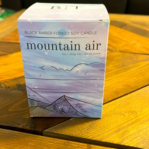 New in box 9oz “Mountain Air” soy candle. Burn time is 50 hours - Picture 2 of 6